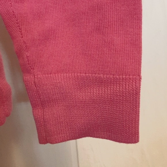 LORD & TAYLOR 100% Extra Fine Merino Wool Classic V-Neck Sweater Med - Picture 2 of 6